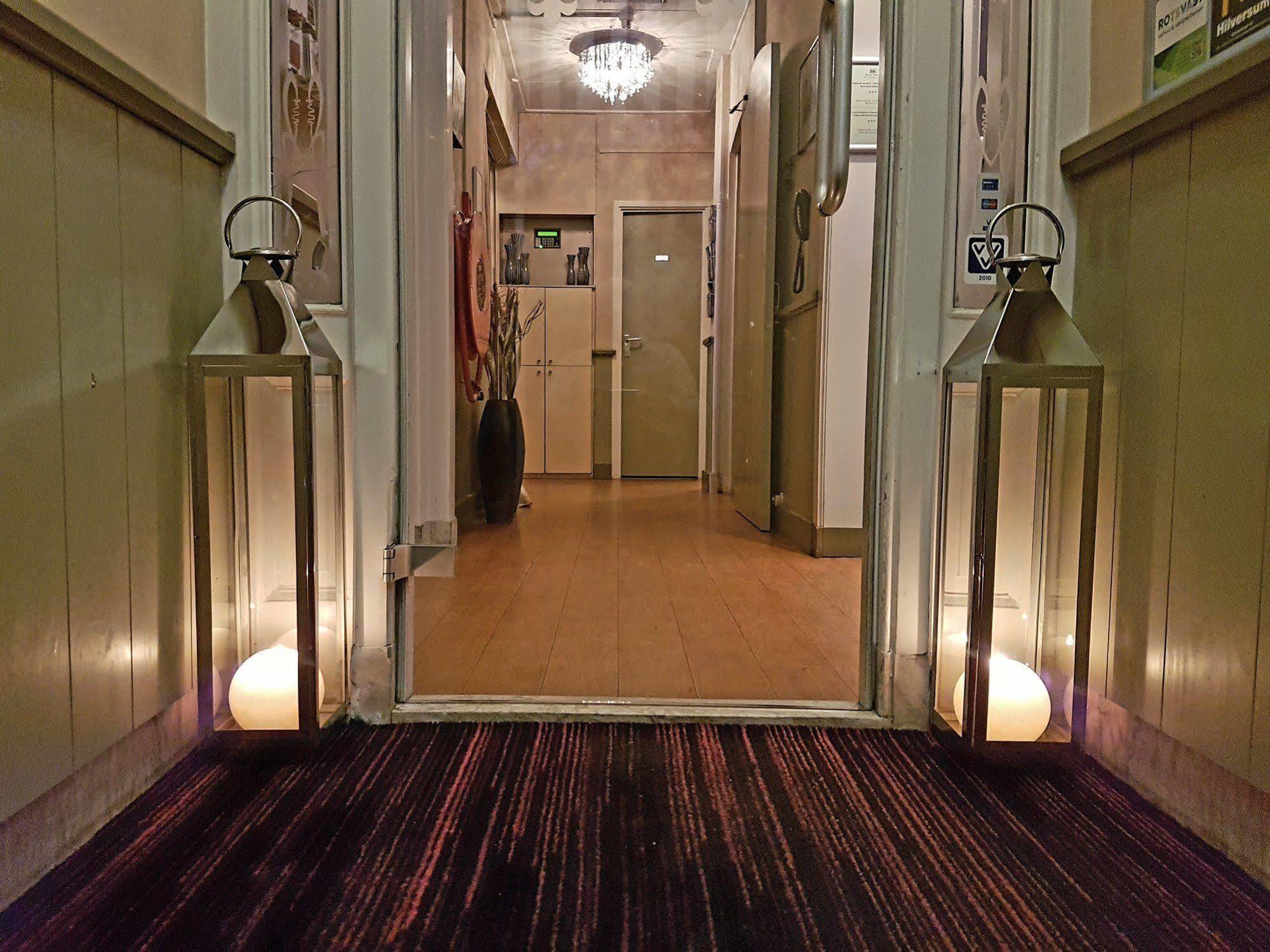 Hotel Ravel ฮิลเวอร์ชุม ภายนอก รูปภาพ
